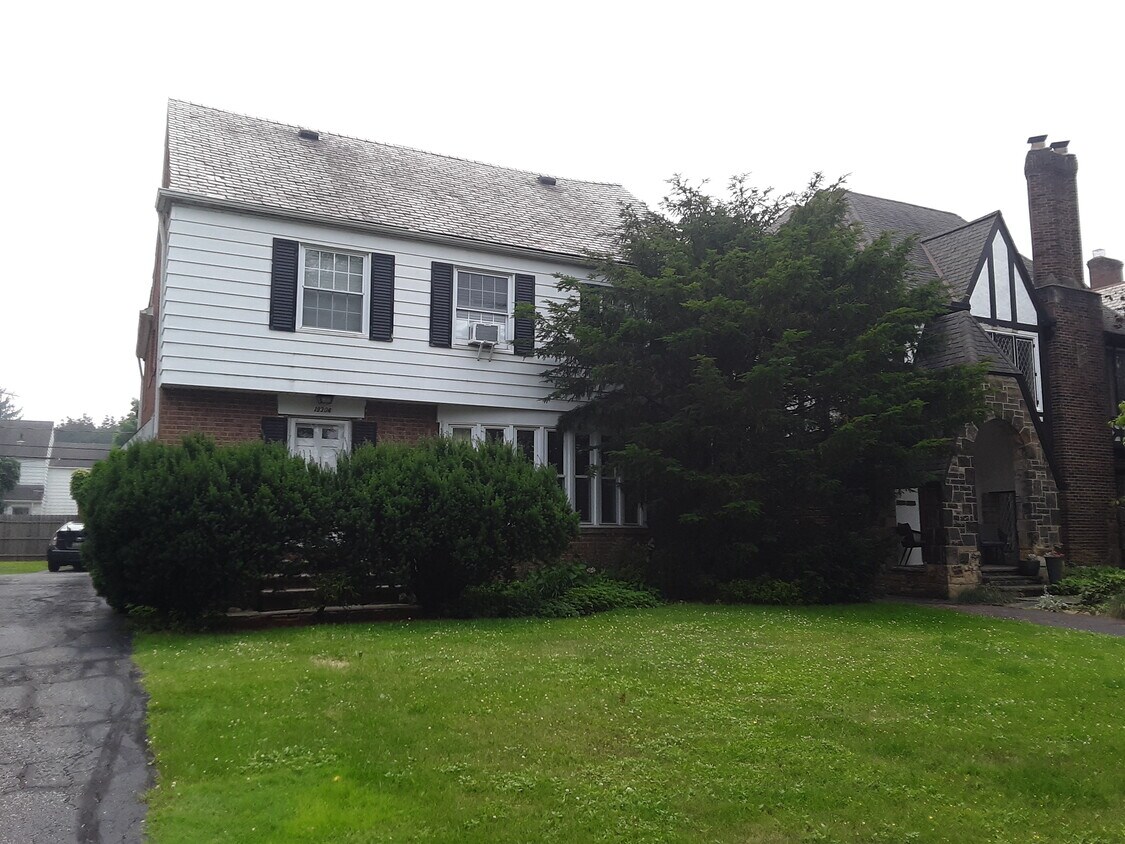 19304 Winslow Rd Unit 19304 up, Shaker Heights, OH 44122 Apartments