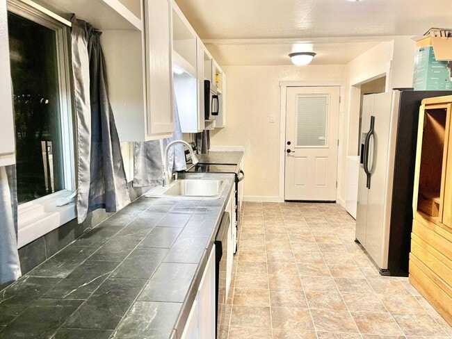 Photo - 253 C St House