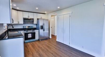 Building Photo - 350 W 2575 N