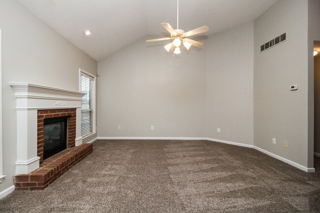 Building Photo - 22 Saratoga Pl