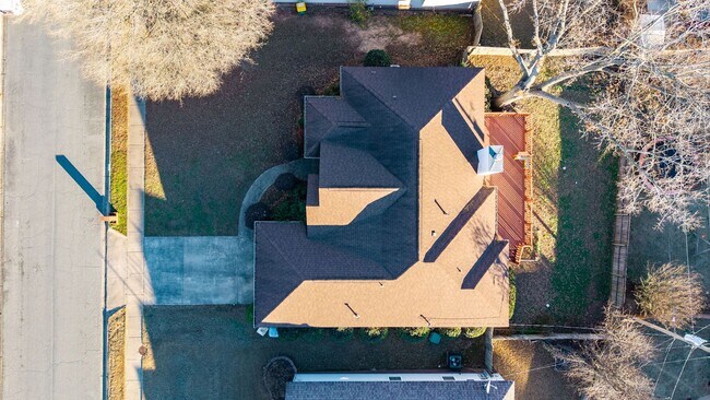 Foto del edificio - 12711 Misty Creek Dr