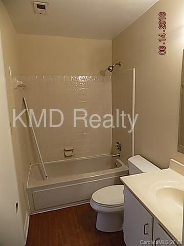 Foto del edificio - 4806 Spring Lake Dr