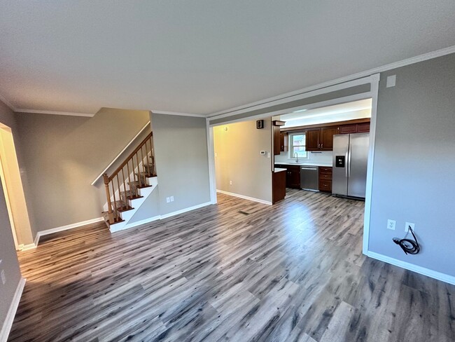 Building Photo - Beautifully Renovated 3 Bedroom Home in Me...