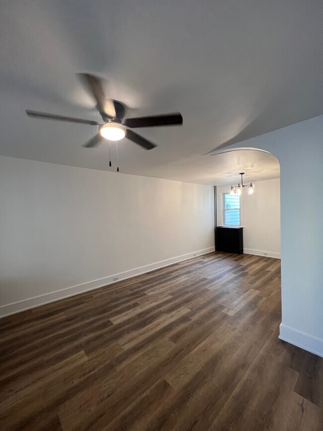 Living room / dining room - 613 N 8th St