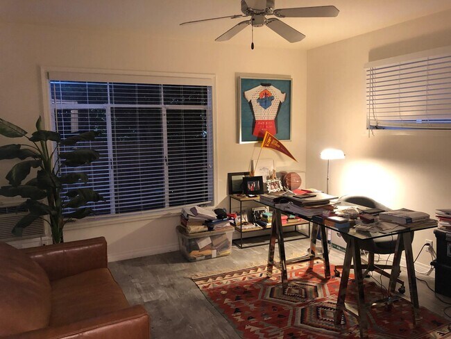 Foto del edificio - 1318 N Crescent Heights Blvd