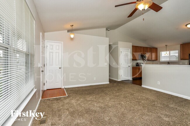 Foto del edificio - 322 Aspen Creek Dr