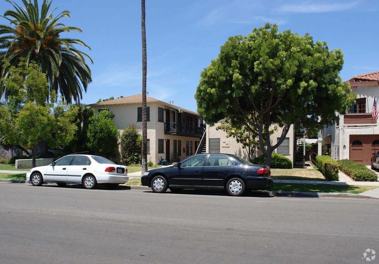 Primary Photo - 756-774 C Ave