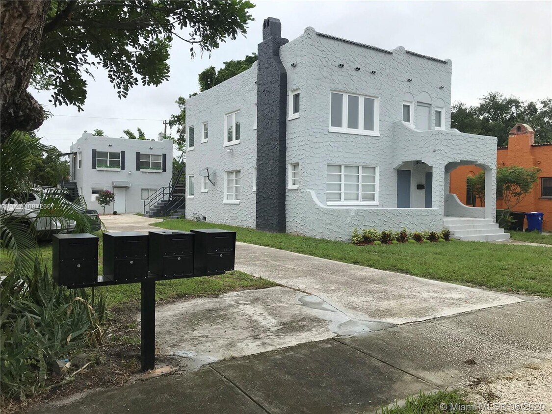 Primary Photo - 327 SW 20th St