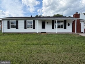 Building Photo - 606 W Beech Rd
