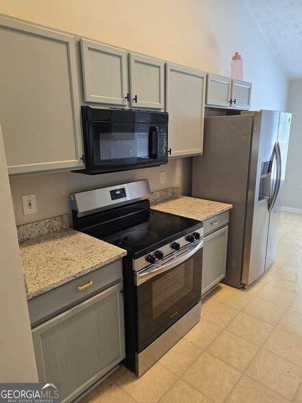 Building Photo - 65 Trelawney Ave