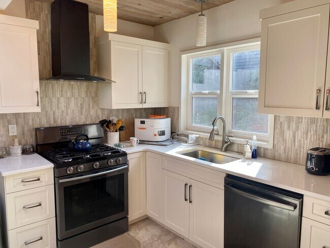 Building Photo - Laurelhurst Home