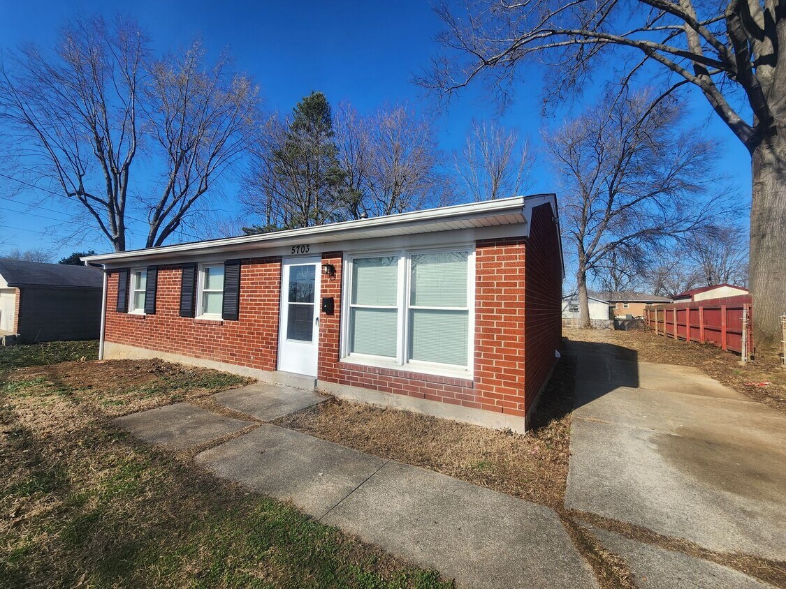 Renovated 3 bedroom 1 bath home in Valley Station! - Renovated 3 bedroom 1 bath home in Valley Station!