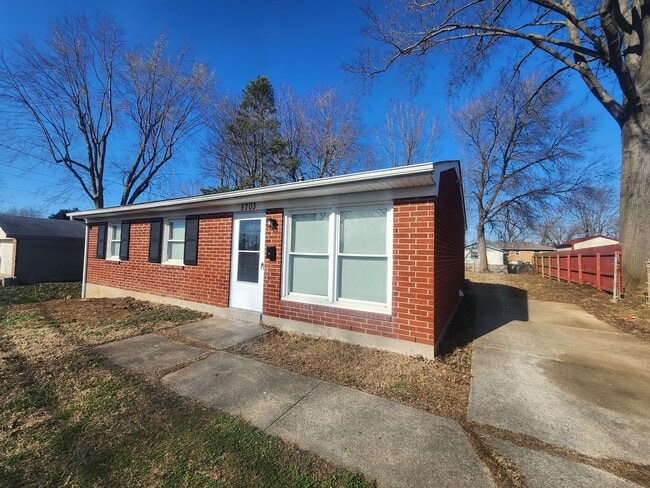 Renovated 3 bedroom 1 bath home in Valley Station! - Renovated 3 bedroom 1 bath home in Valley Station!