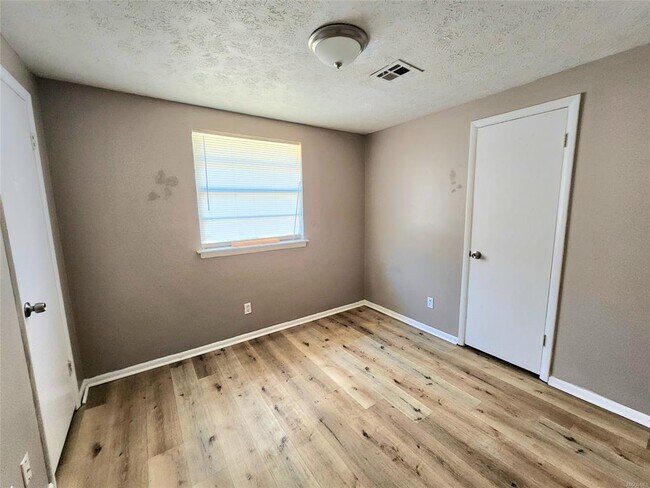 Foto del edificio - 102 White Oak Dr