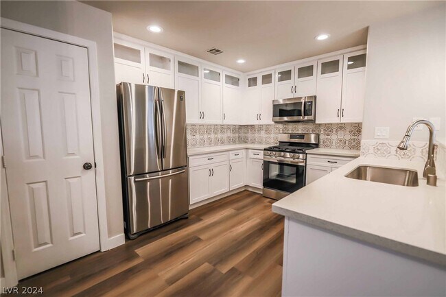Building Photo - 10302 Juniper Creek Ln
