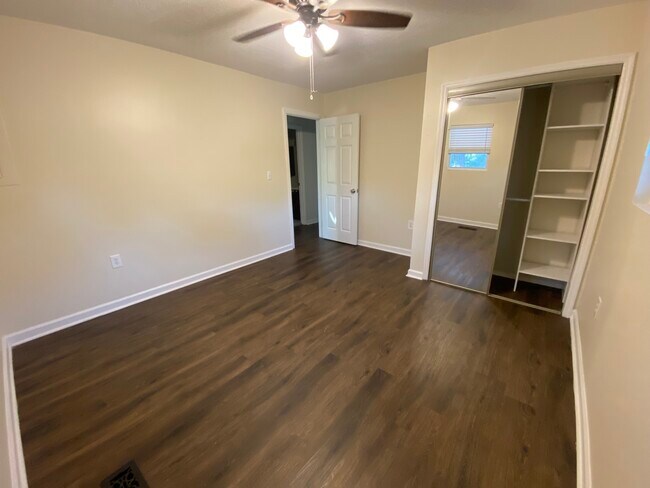 Photo - 319 Bermuda Rd House