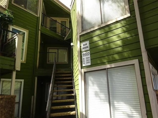 Building Photo - 9803 Walnut St