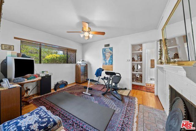 Foto del edificio - 7449 Kentwood Ave