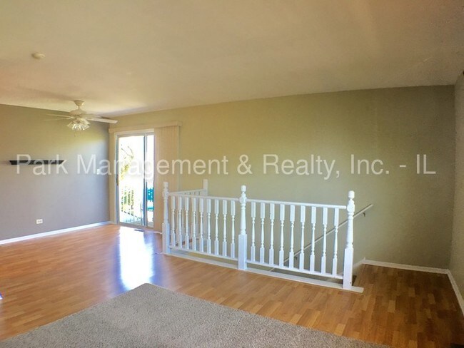 Building Photo - Darien - 2 Bedroom Condominium