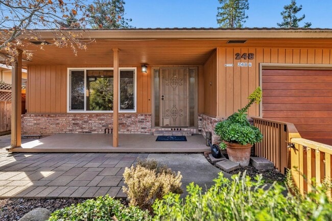 Building Photo - 248 Encina Ave