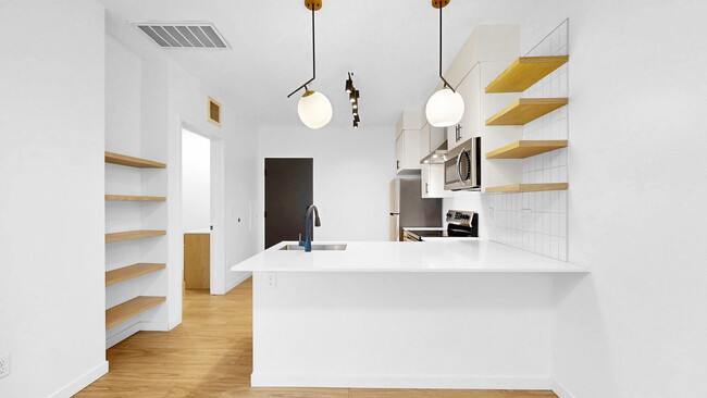 Building Photo - CityLine
