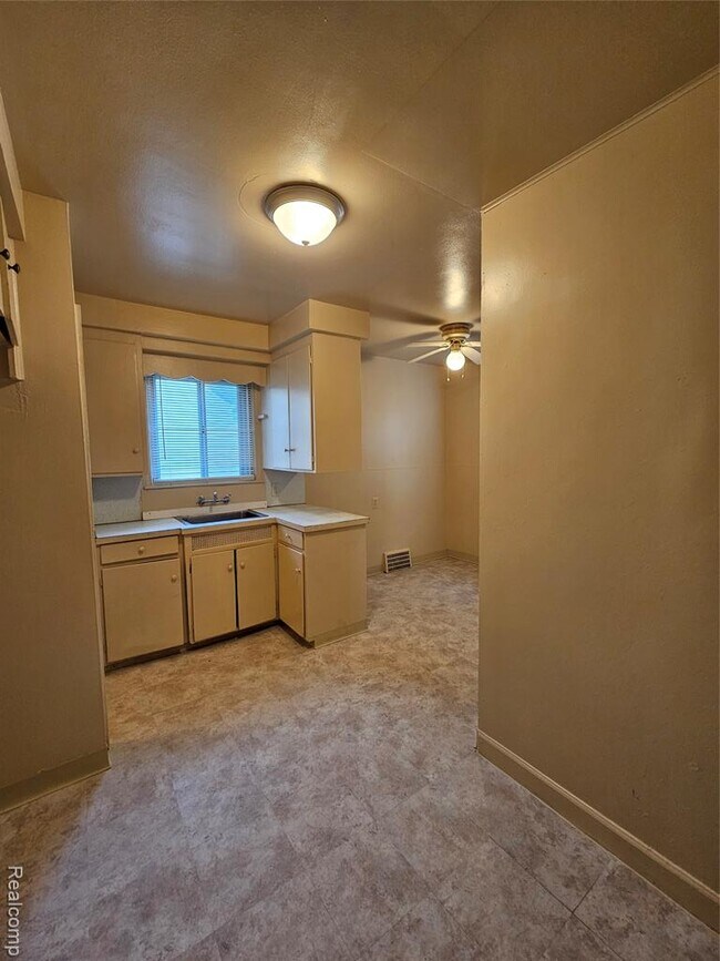 Foto del edificio - 12180 Wayburn St