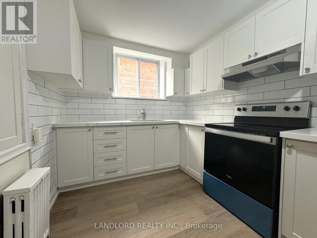 Photo du bâtiment - 155 Stanley Ave