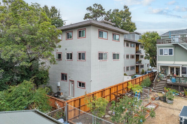 Alternate Exterior - 2732 Benvenue Ave