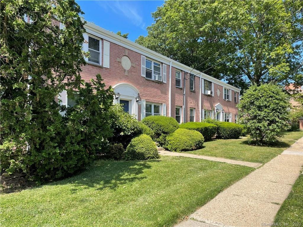 246 Seaton Rd Unit APT 2, Stamford, CT 06902 Condo for Rent in