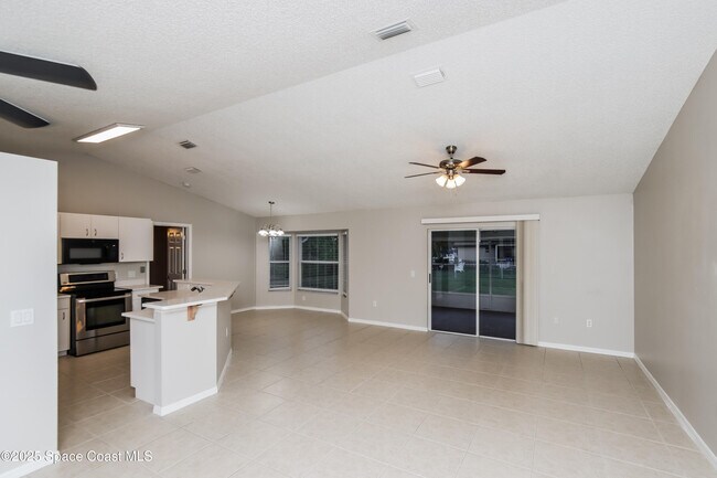Foto del edificio - 453 Foxdall Ave NE