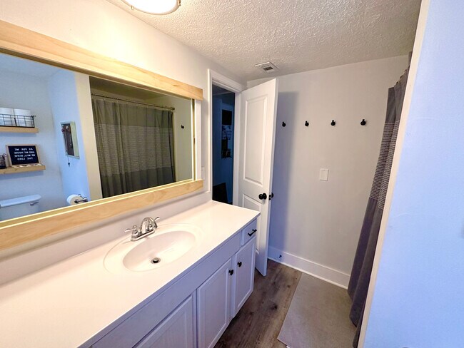 Building Photo - 314 La Paloma Pl
