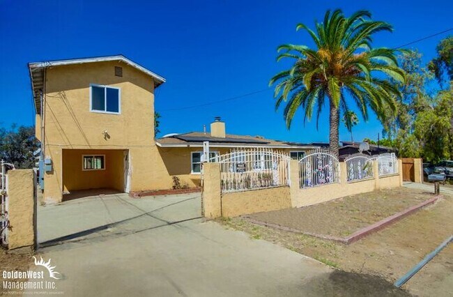 Building Photo - Spacious 4Bdm 2Ba Home with Open Floor Pla...