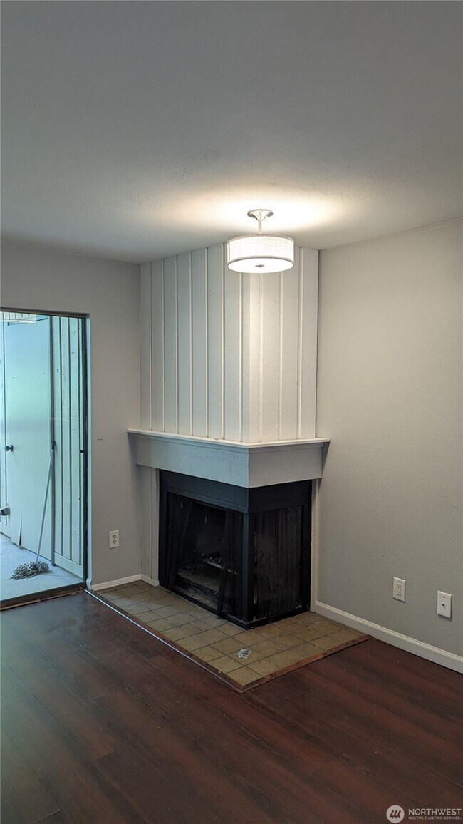 Wood burning fireplace - 10819 NE 37th Pl