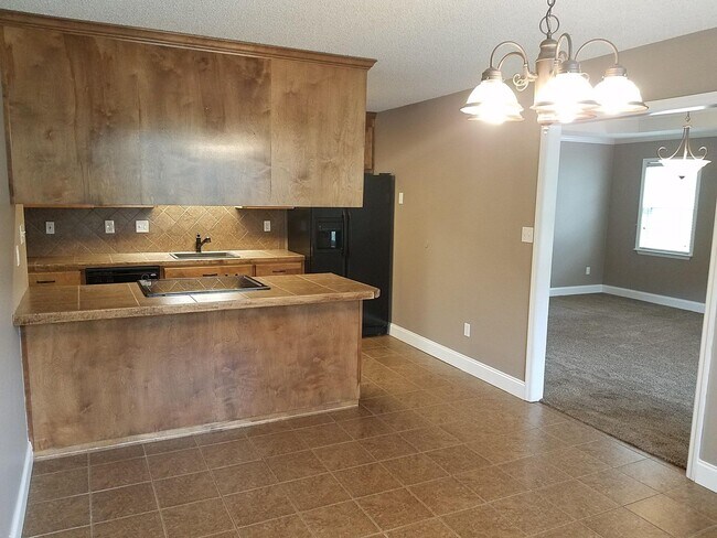 Building Photo - Spacious 3BR Brick Home with Open Split Floor Plan & Tiled Back Porch on Nearly an Acre