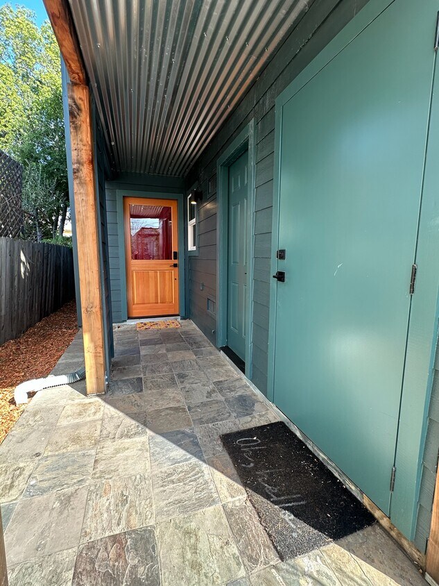 524 61st St Unit Updated private, Oakland, CA 94609 Condo for Rent in