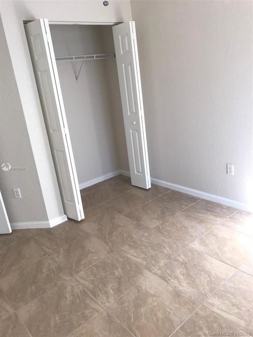 Foto del edificio - 8325 SW 26th St