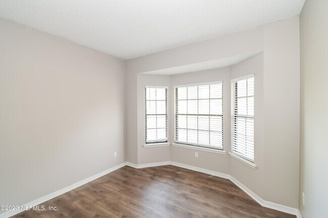 Foto del edificio - 8312 Hamden Rd