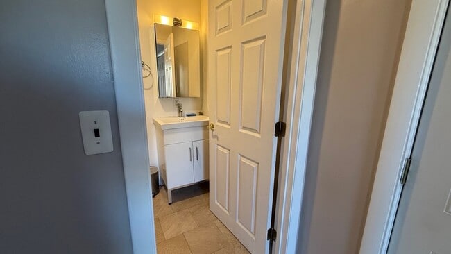 Building Photo - 16 Foster St