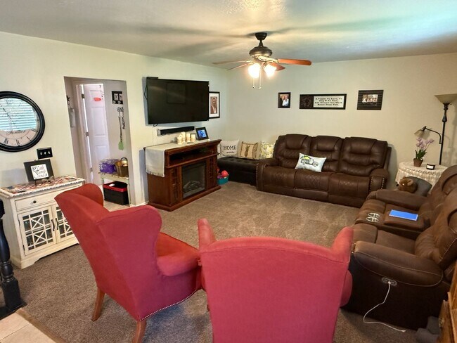 Building Photo - Beautiful home for rent!