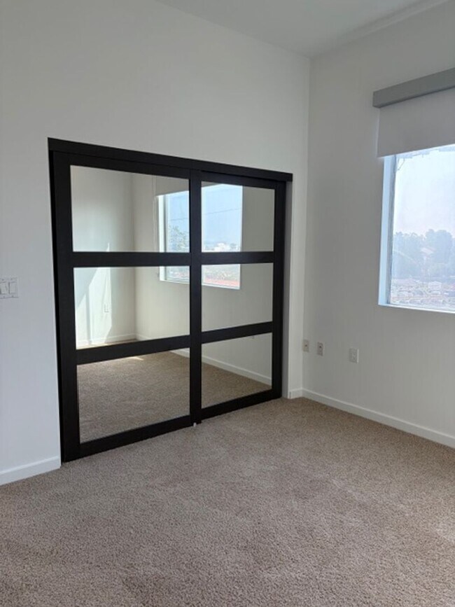Interior Photo - 801 North