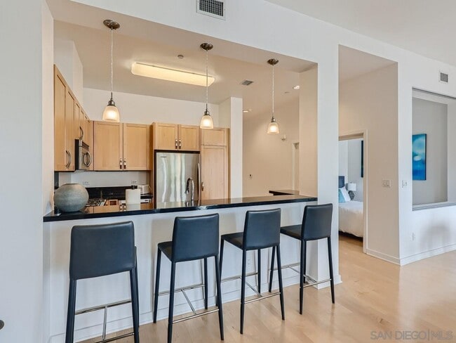 Building Photo - 5490 La Jolla Blvd