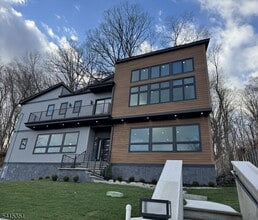 Building Photo - 301 Kingsland Rd