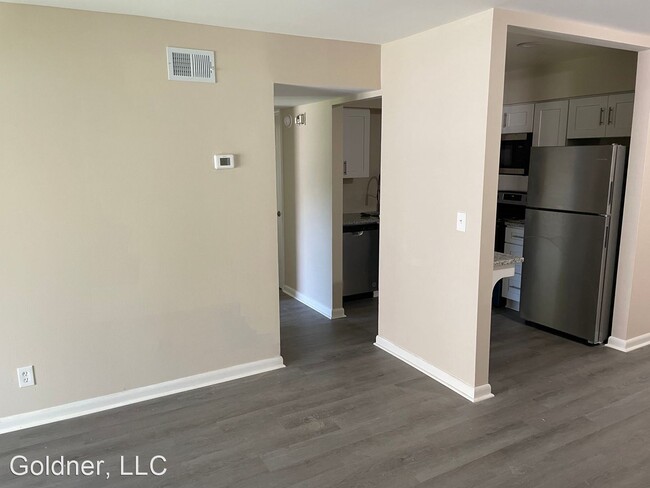 Building Photo - 2 br, 1 bath Apartment - 1001- 1009 Indian...