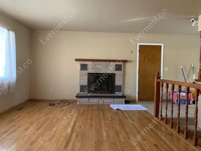 Building Photo - Lovely 3-Bedroom Home: Your Perfect Sanctu...