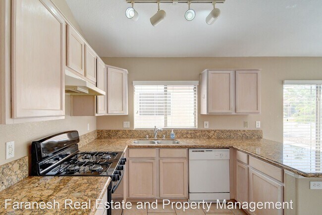 Foto del edificio - 3 br, 2 bath House - 844 Rainbow Rock St