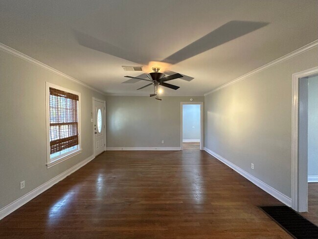 Foto del edificio - 1309 S Robertson Ave