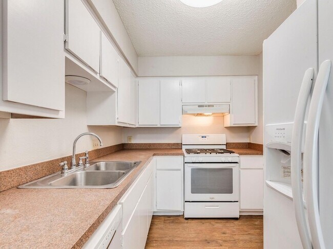 Foto del edificio - 1110 Hyridge St