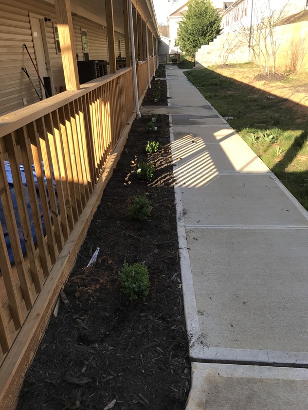 Front Deck - 819 Colonial Rd SW