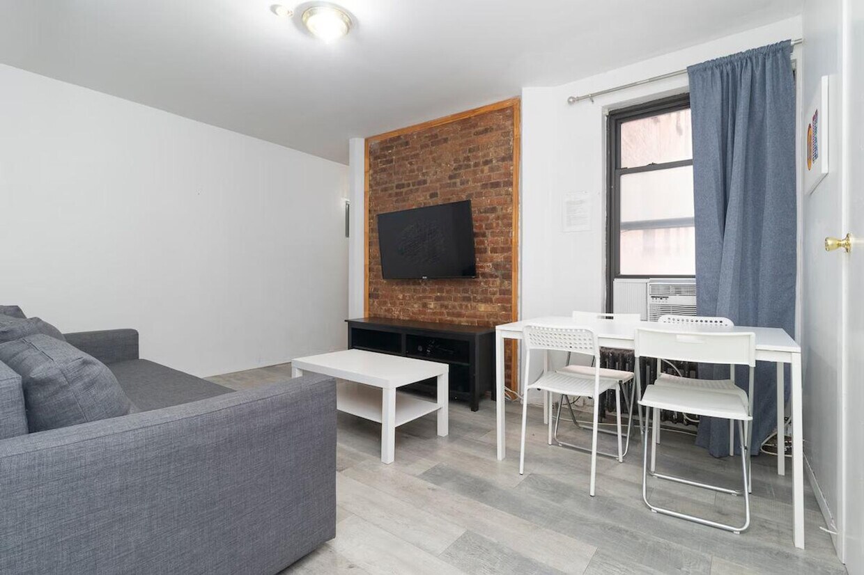 Foto principal - 315 E 95th St
