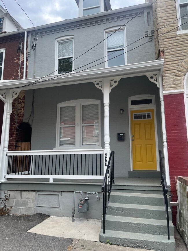 Building Photo - Renovated 4 Bedroom, 1.5 Bathroom in Lanca...